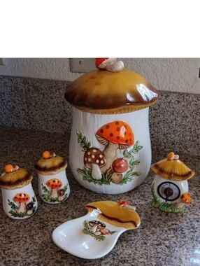 Rare 1976 Sears Merry Mushroom 6 Piece Set